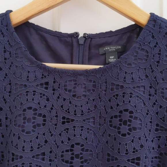 XSOLDX NWOT Ann Taylor Lace Shift Dress 0P Navy Blue $129 - Picture 4 of 11